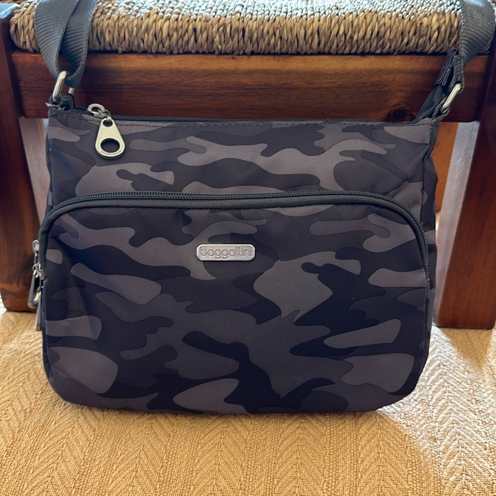 NWT Baggallini Crossbody Gray Camo